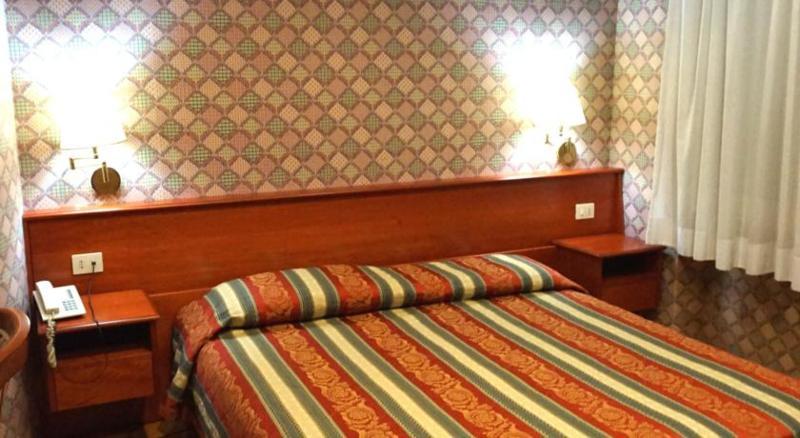 Madison Hotel Roma Esterno foto