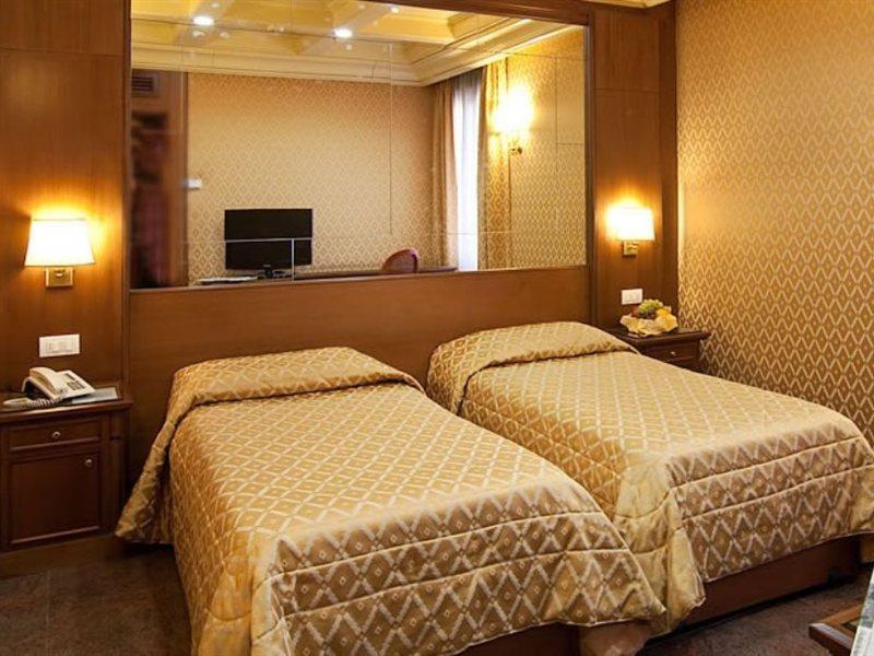 Madison Hotel Roma Esterno foto