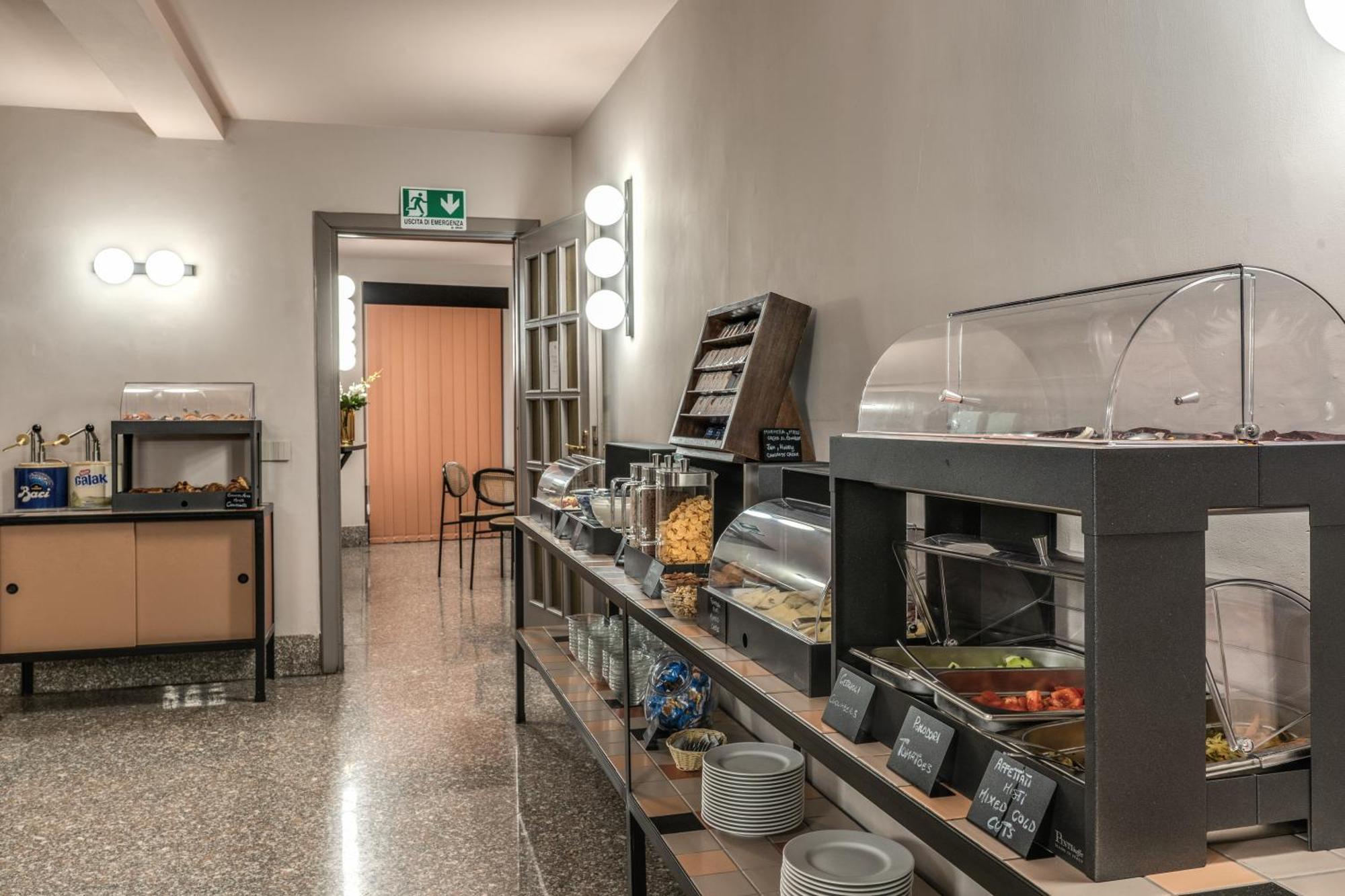 Madison Hotel Roma Esterno foto