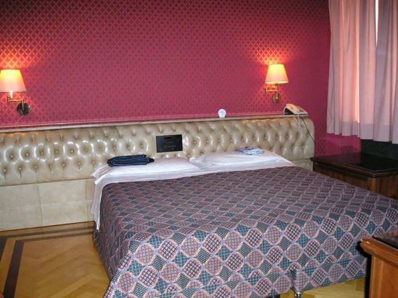 Madison Hotel Roma Esterno foto