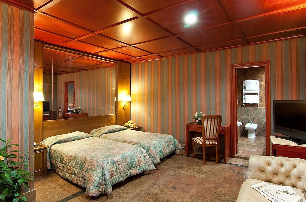 Madison Hotel Roma Esterno foto
